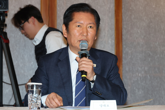 더불어민주당 정청래 대표가 8일 서울 종로구 삼청동 총리공관에서 열린 고위당정협의회에서 발언하고 있다. 연합뉴스