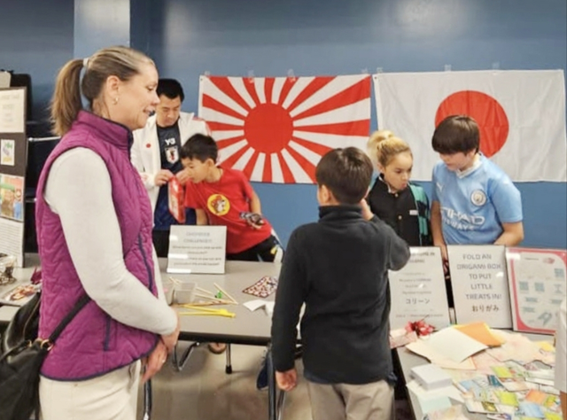 미국 텍사스주 오스틴 근처 한 초등학교에 등장한 욱일기. 서경덕 교수 SNS