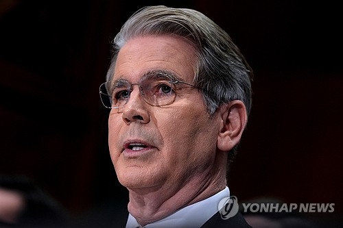 미 상원 청문회 출석한 베선트 장관. AP 연합뉴스 자료사진