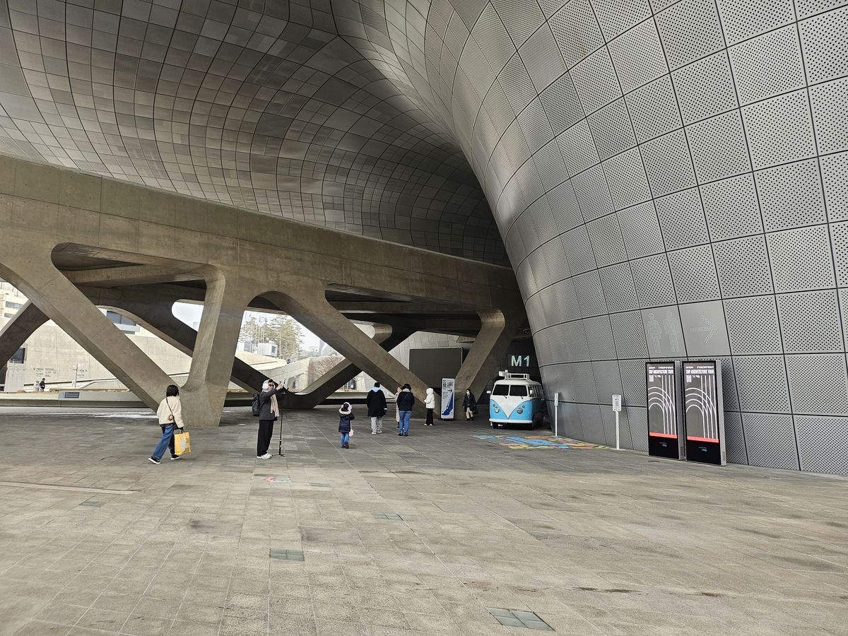 [르포] 외국인 늘어도 상가는 휑... "동대문, 1층부터 빈 점포 수두룩" - 뉴스 썸네일 이미지