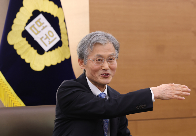 이재명 정부가 임명하는 첫 대법관 후보군을 선별하는 후보추천위원회가 열린 1월 21일 서울 서초구 대법원에서 조희대 대법원장이 인사말을 하고 있다.[연합뉴스 사진]
