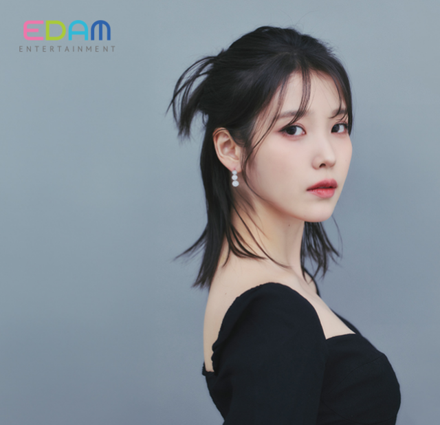 가수 아이유.[이담엔터테인먼트 홈페이지 갈무리]