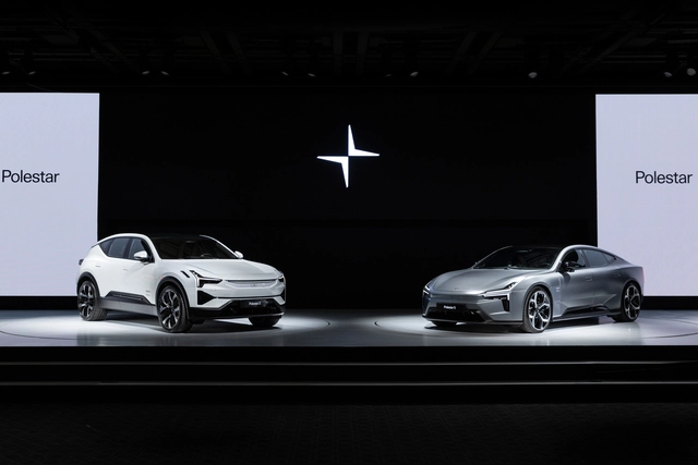 폴스타 3(왼쪽)와 폴스타 5가 11일 서울 용산구 그랜드하얏트에서 열린 폴스타 2026 미디어 데이 행사에서 공개됐다. 폴스타코리아 제공