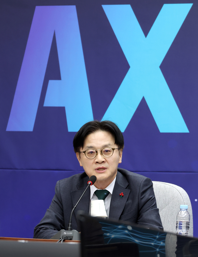 김정관 산업통상부 장관이 지난달 20일 국회 제3회의장에서 열린 더불어민주당 주최 AX 발전을 위한 정책간담회에서 인사말을 하고 있다. [연합뉴스]