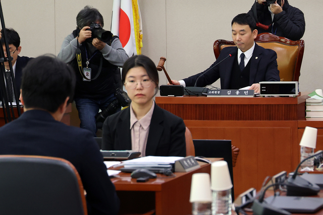 김용민 소위원장이 3일 국회에서 열린 법제사법위원회 법안심사제1소위원회에서 안건을 상정하고 있다. [연합뉴스]