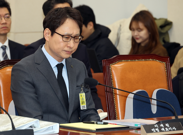 이재원 빗썸 대표이사가 11일 국회에서 열린 정무위원회의 국내 가상자산거래소 빗썸에서 발생한 거액의 비트코인 오지급 사태와 관련한 긴급 현안질의에 출석해 있다. [연합뉴스]