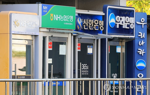 “가게 문 여는데 빚은 늘고”…자영업 대출, 소득의 3.4배