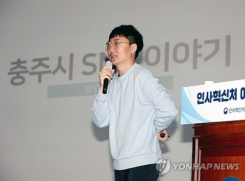 구독자 97만명 ‘충주맨’ 김선태, 돌연 사직…공직 왜 떠나나