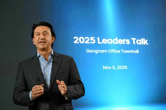 호세 무뇨스 현대차 최고경영자(CEO) 사장이 작년 11월 현대차 강남대로 사옥에서 열린 타운홀 미팅인 ‘2025 리더스 토크’에서 올해 성과에 대해 발표하고 있다. 현대차 제공