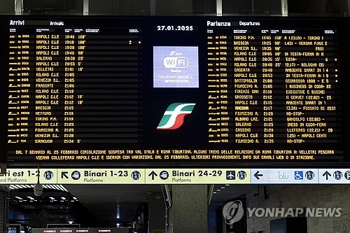 로마 테르미니역 철도 상황판. [EPA 연합뉴스]