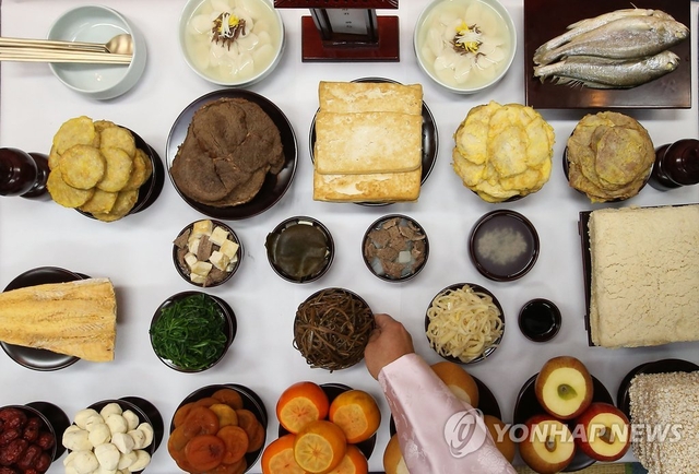 설 차례상. 연합뉴스 자료사진