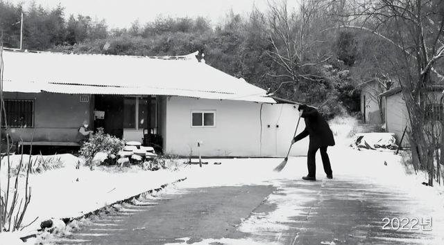 장동혁 국민의힘 당대표가 6채 주택 소유 의혹에 반박성 입장을 낼 때마다 공개해온 충남 보령 고향 ‘노모가 살고 계신 시골 집’ 사진. 2022년에 촬영된 것으로 알려졌다.[장동혁 국회의원 페이스북 사진]