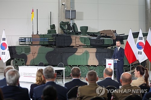 한국 방산업계 ‘VIP고객’ 폴란드 “순진한 고객 아냐…무기 팔려면 투자해라”