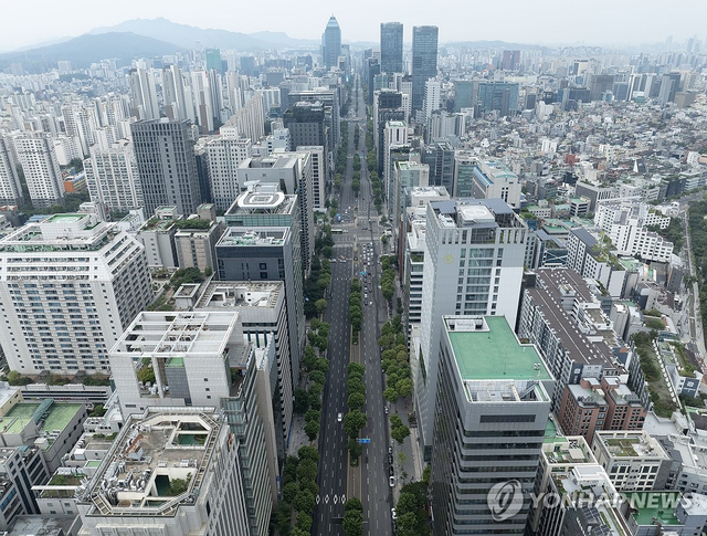 서울 강남구 테헤란로를 따라 늘어선 고층 빌딩들. 연합뉴스