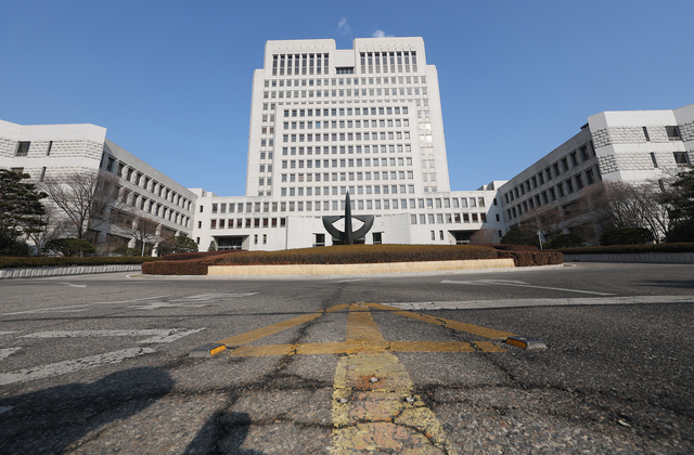 사진은 12일 서울 서초구 대법원 청사의 모습. [연합뉴스]
