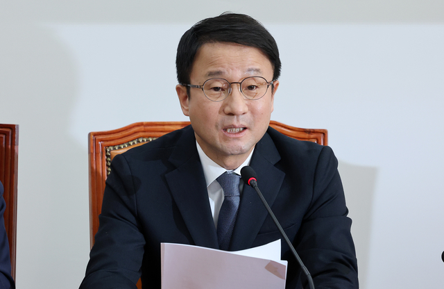 더불어민주당 한병도 원내대표가 18일 국회에서 설 민심 및 향후 과제 관련 기자간담회를 갖고 있다. [연합뉴스]