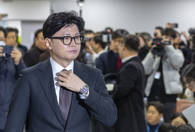한동훈 전 국민의힘 당대표가 지난 1월 29일 장동혁 대표의 지도부에서 자신을 최종 제명 의결하자, 입장을 밝히기 위해 국회 소통관 기자회견장으로 입장하고 있다. [연합뉴스]