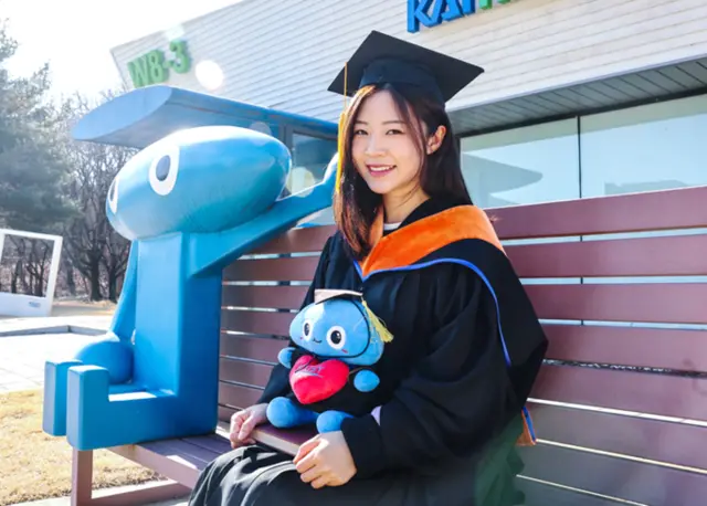 대표 학위 수여 졸업생인 최진 석사.  KAIST 제공.