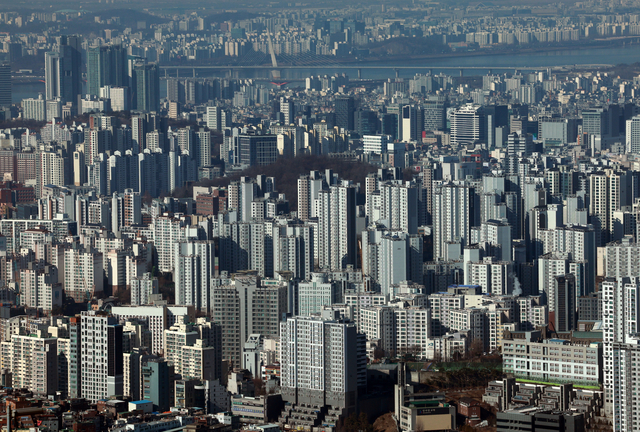 서울 남산 N서울타워에서 바라본 아파트 단지. [연합뉴스 제공]