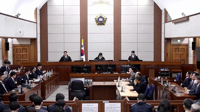 19일 서초구 서울중앙지방법원에서 12·3 비상계엄 관련 윤석열 전 대통령에 대한 내란 우두머리 혐의 1심 선고공판이 열리고 있다. [연합뉴스]
