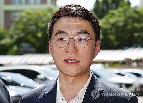 질문에 답하는 김남국 전 의원. [연합뉴스 자료사진]