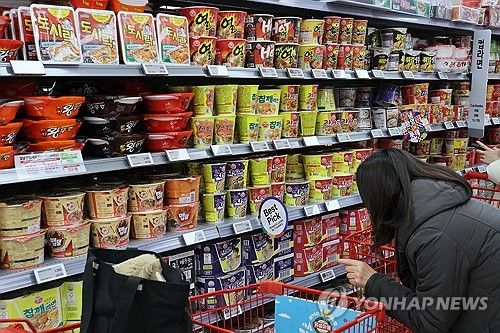 李대통령 "라면 1개 2천원 진짜?" 언급에...고민 깊어진 업계 - 뉴스 썸네일 이미지
