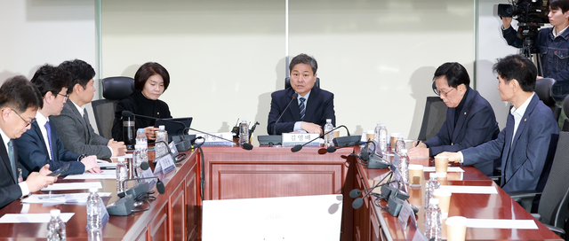 국회 외교통일위원회 여당 간사인 더불어민주당 김영배 의원이 3일 국회의원회관에서 열린 이란 사태 관련 민주당-외교부 당정간담회에 참석해 발언하고 있다. [연합뉴스]