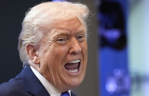 트럼프 “이란 수뇌부 49명 제거, 염두에 둔 ‘차기 지도부’도 다수 사망”