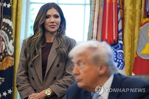 “ICE 논란에 호화전용기”…트럼프, 국토안보장관 전격 경질