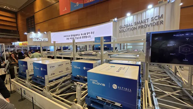 서울 삼성동 코엑스에서 6일 열린 ‘2026 스마트공장·자동화산업전’(AW 2026) 현대글로비스 부스에서 피지컬 AI 기반의 물류 자동화 솔루션 시연이 진행되고 있다. 장우진 기자