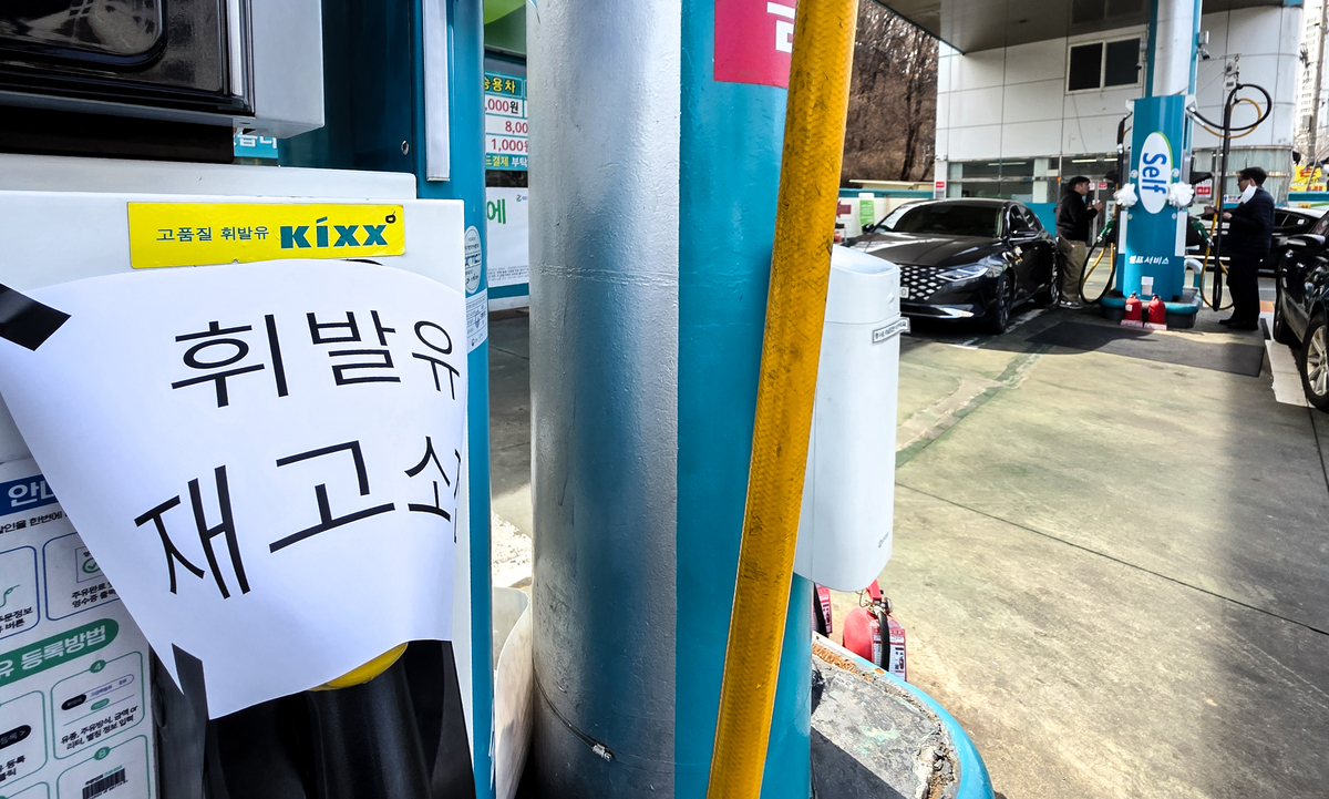 李대통령 격노도, 정유사 가격 자제도…불 붙은 휘발윳값 못 끈다