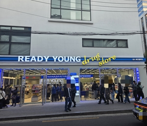 [르포] 외국인 지갑 1400억 열었다… 성수동 상권 흔드는 ‘K-뷰티 약국’