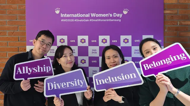 세계 여성의 날 임직원 이벤트를 기획한 삼성전자 I&D사무국 임직원들이 기념사진을 찍고 있다. 삼성전자 뉴스룸
