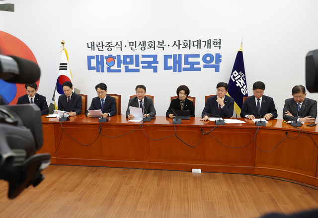 한병도 더불어민주당 원내대표가 10일 국회에서 열린 원내대책회의에서 발언하고 있다. [연합뉴스]