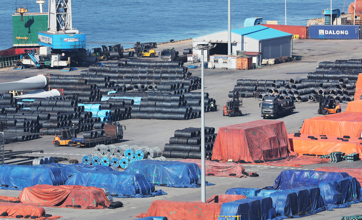 [속보] 반도체 176% ‘폭발적 질주’… 이달 초 수출 역대 최대 기록