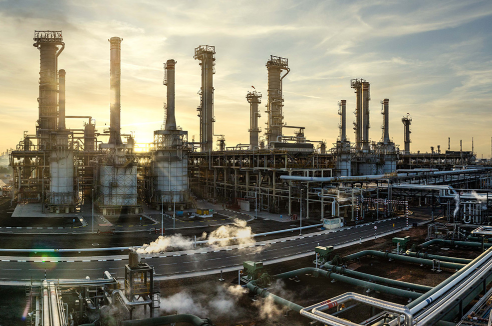 아부다비 공격, 최대 ‘정유시설’ 멈췄다…“국제유가 추가 충격 우려”