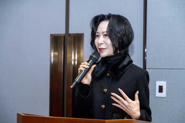 장혜선 롯데장학재단 이사장이 지난 10일 서울 송파구 신천동 잠실 롯데월드타워 신격호 기념관에서 열린 제1회 사회공헌 영상공모전 시상식에서 인사말을 하고 있다. [ 롯데장학재단 제공]