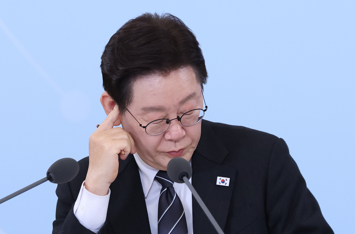 [속보] '사법시험 일부부활 검토설'에 靑 "사실 아니다" - 뉴스 썸네일 이미지