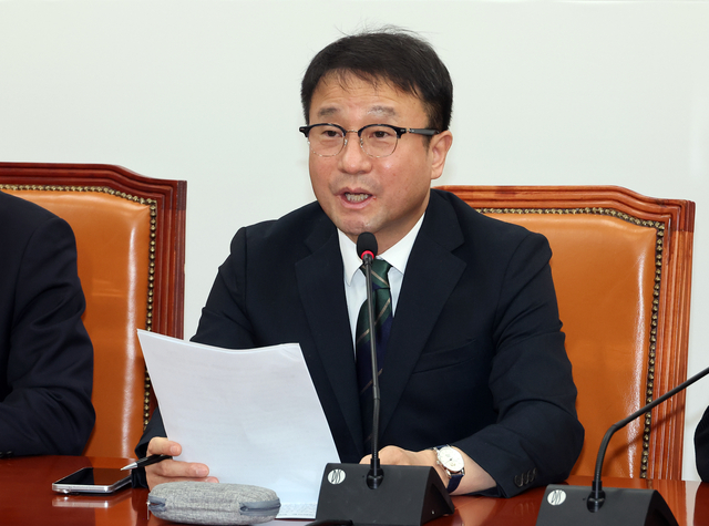 더불어민주당 한병도 원내대표가 12일 국회에서 열린 정책조정회의에서 발언하고 있다. [연합뉴스]