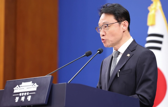 청와대 홍보수석, 제주항공 참사 관련 브리핑. 연합뉴스

