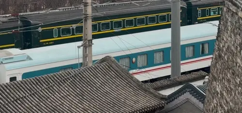 13일 오전 북한 평양에서 출발한 여객열차가 중국 베이징역에 들어서고 있다. [베이징=연합뉴스]