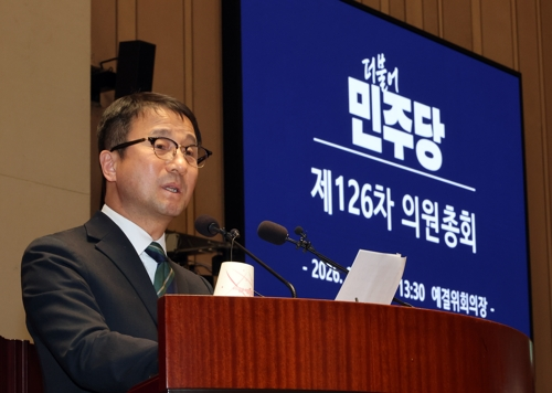 한병도 더불어민주당 원내대표가 12일 국회에서 열린 의원총회에서 발언하고 있다. [연합뉴스]