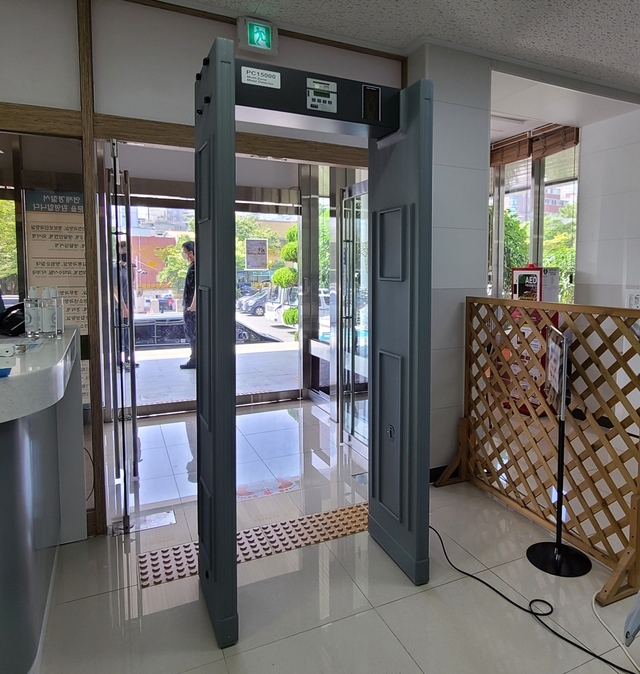 BTS 광화문 공연 출입구에 설치될 문형 금속탐지기(MD). 서울경찰청 제공