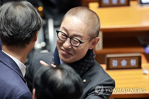 삭발한 박범계 의원. 연합뉴스