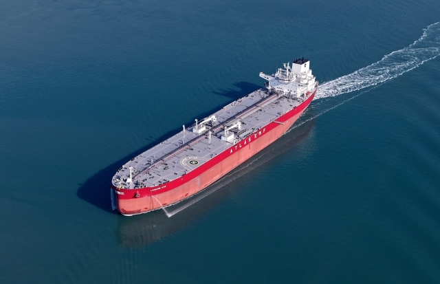 대한조선이 지난 2025년 11월 인도한 수에즈막스급 원유운반선의 모습. ATLAS MARITIME 제공.