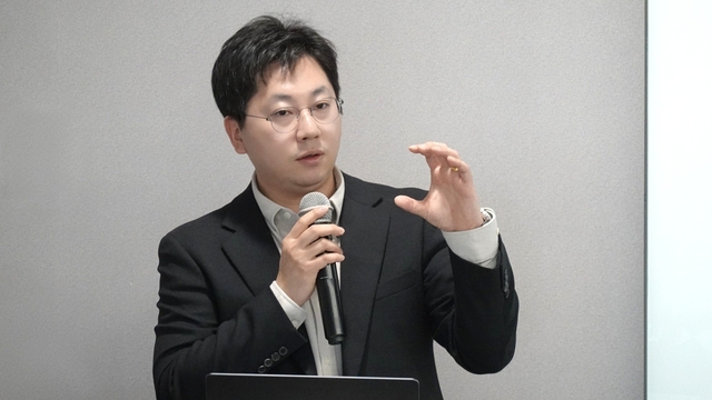 권혁 KISA AI정부보호팀장이 N2SF 실증 사례 및 추진 계획에 대해 발표하고 있다. KISA 제공
