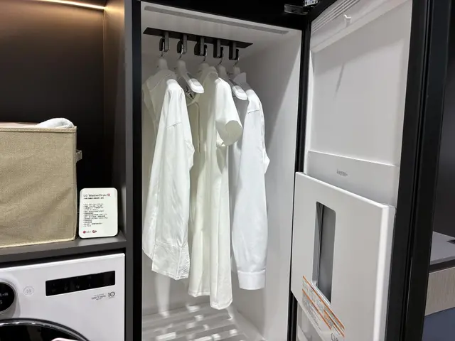 중국 상하이에서 지난 12일부터 나흘간 열린 '2026년 중국 가전·전자제품 박람회'(AWE 2026) LG전자 부스에 전시된 LG 스타일러. ZOL닷컴 홈페이지
