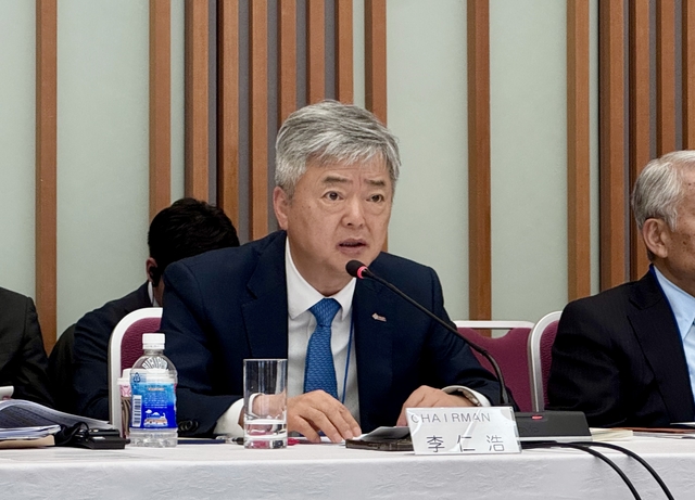 이인호 한국무역협회 부회장이 16일 일본 도쿄 경단련회관에서 열린 ‘제26회 한일 신산업 무역회의’에서 개회사를 하고 있다. 무협 제공