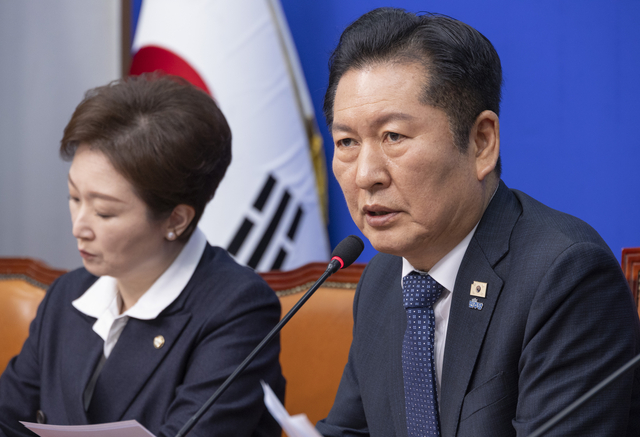 정청래 더불어민주당 대표가 16일 국회에서 열린 최고위원회의에서 정부가 추진하고 있는 추경과 관련해 발언하고 있다. [연합뉴스]
