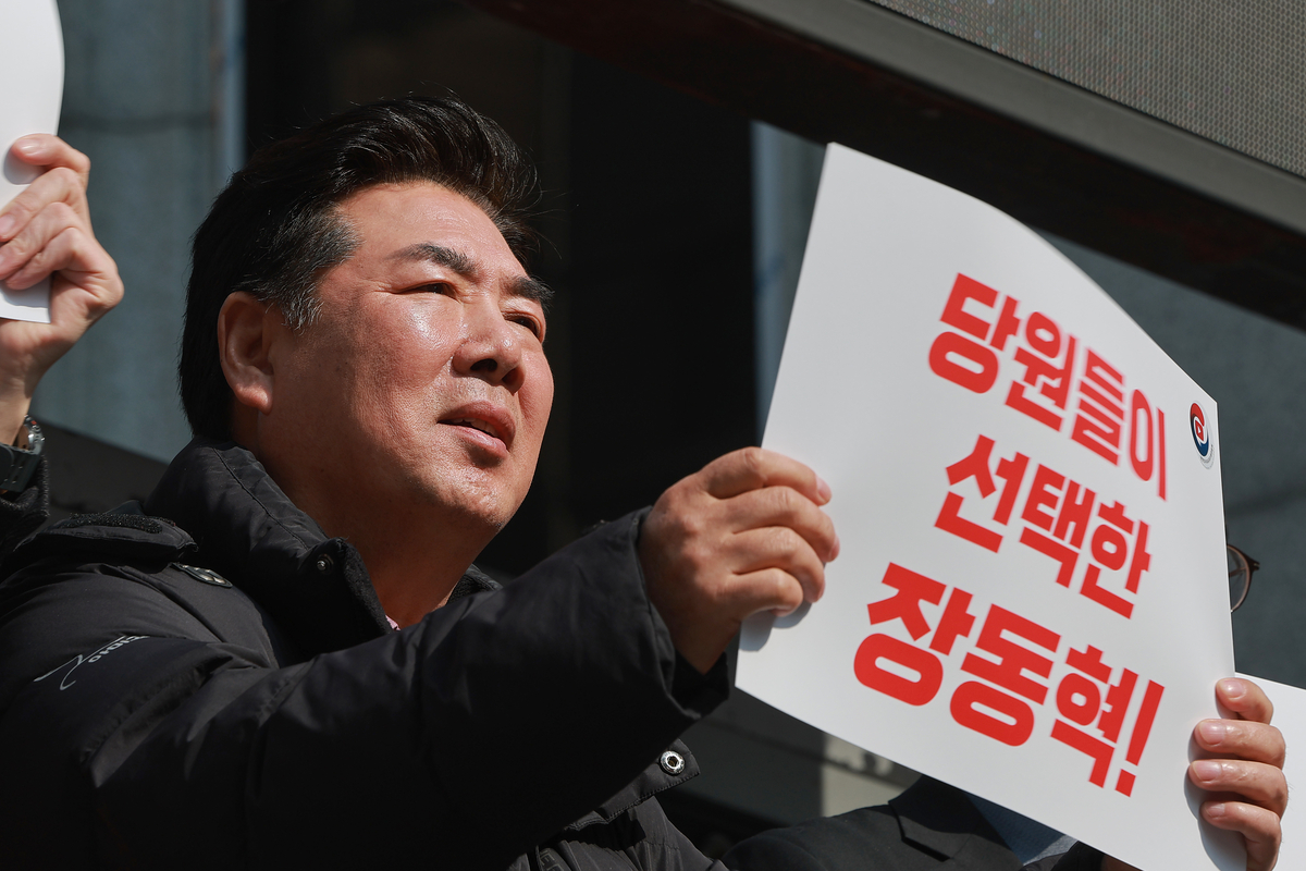 중도층, 민주 53% vs 국힘 26% 더블스코어…대구경북은 ‘응답자 이탈’